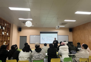 设计就业｜必赢766net手机版辅导员成长AI模拟工作室开展辅导员成长辅导及工作经验交流会